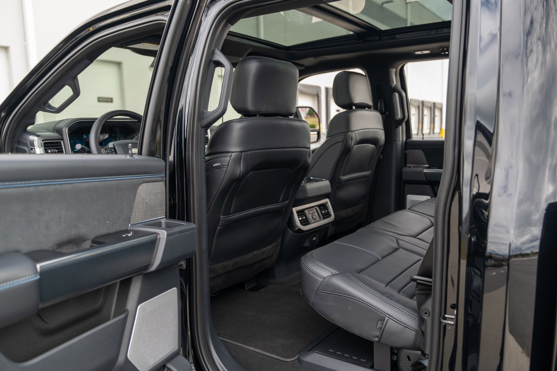 Used 2025 Ford F450 Platinum image 33