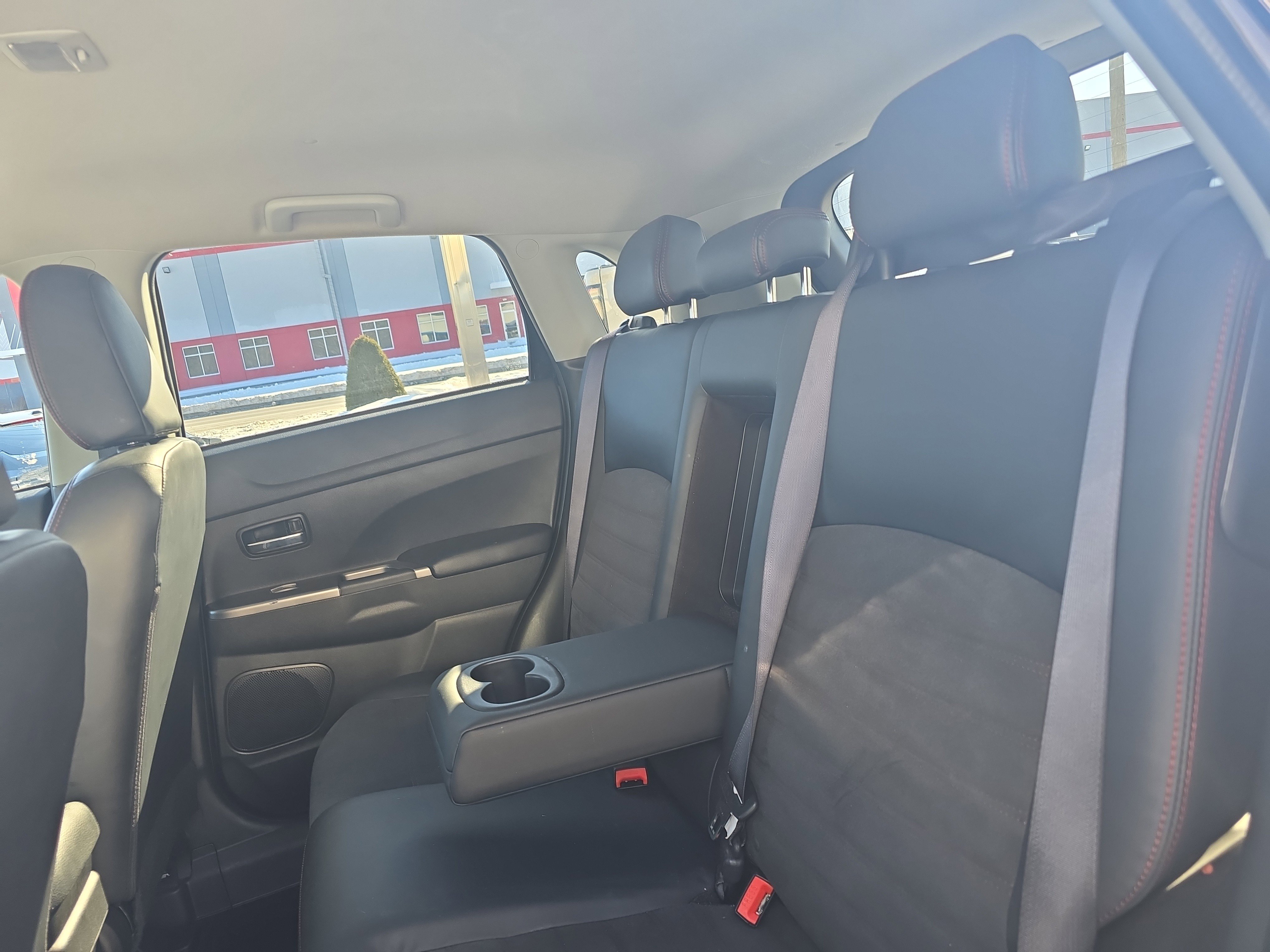 Used 2025 Mitsubishi Outlander Sport SE image 14