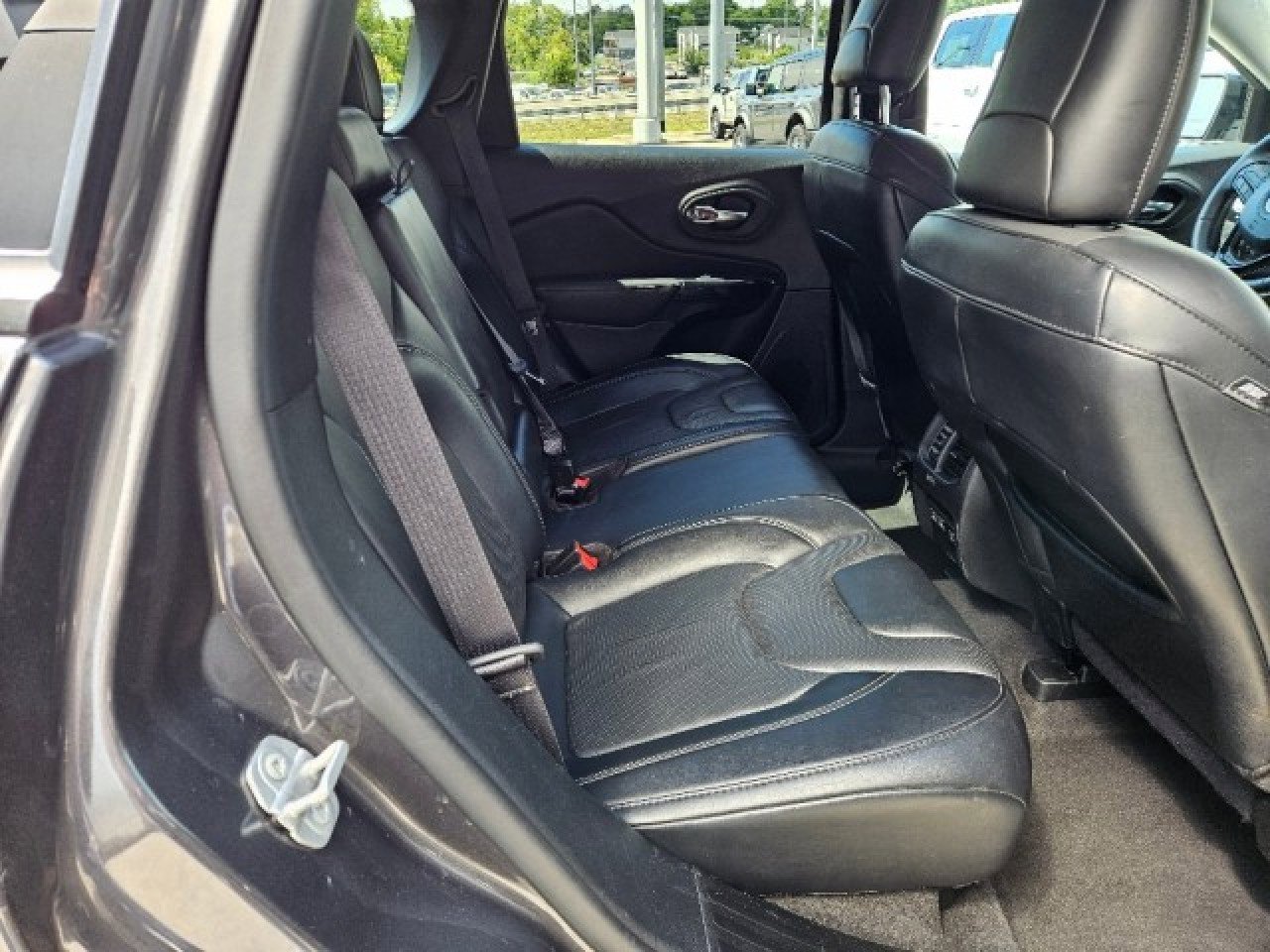 Used 2023 Jeep Cherokee Altitude Lux image 11