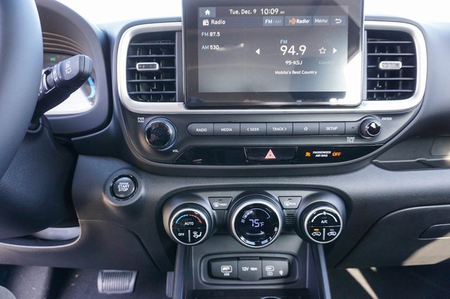 New 2026 Hyundai Venue SEL image 17