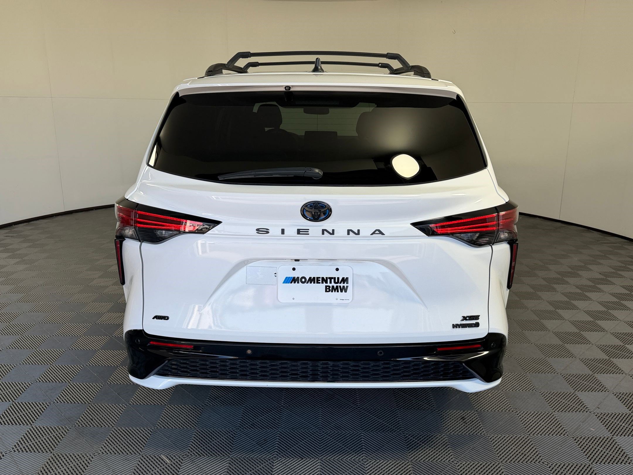 Used 2023 Toyota Sienna XSE AWD/4WD image 10