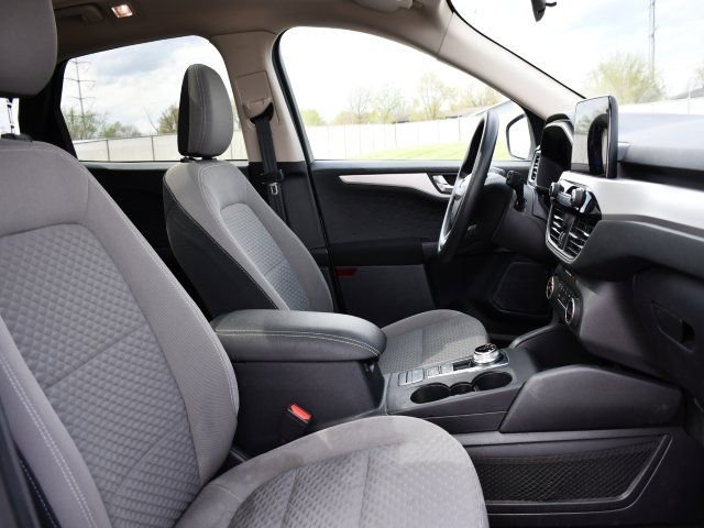 Used 2020 Ford Escape SE image 22
