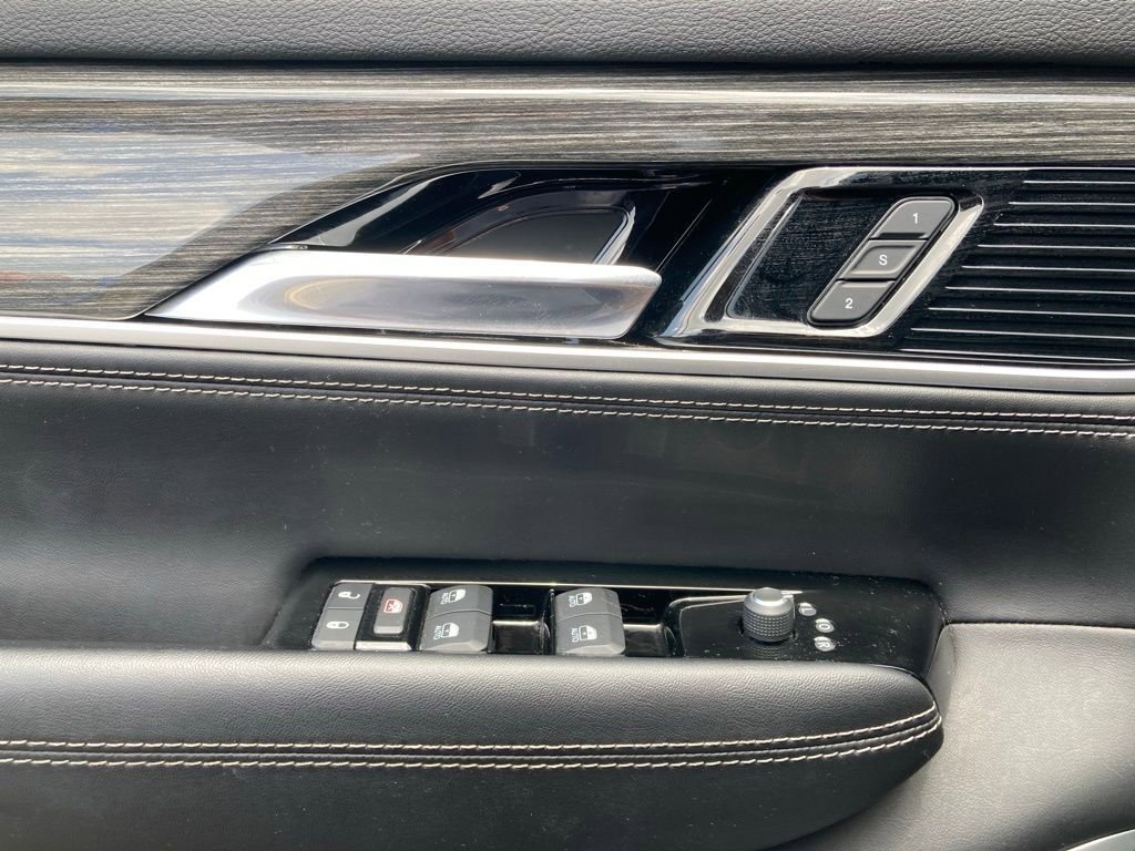 Used 2022 Jeep Wagoneer Series III w/ Premium Group I AWD/4WD image 14