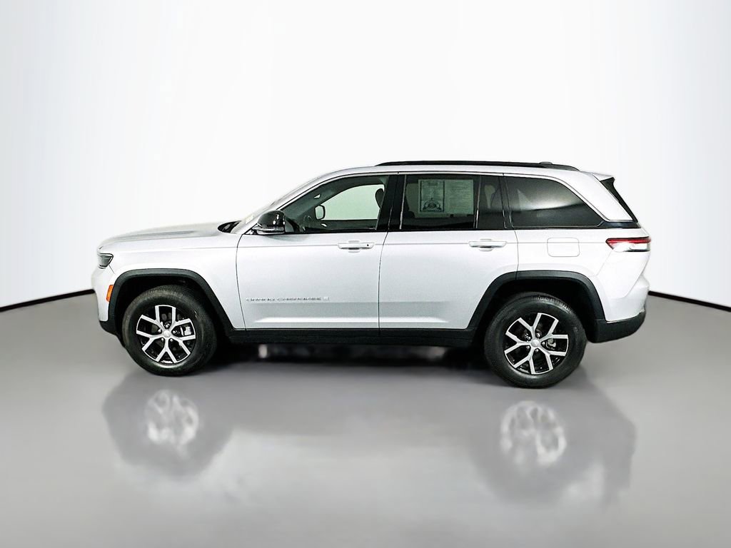 Used 2024 Jeep Grand Cherokee Limited image 4