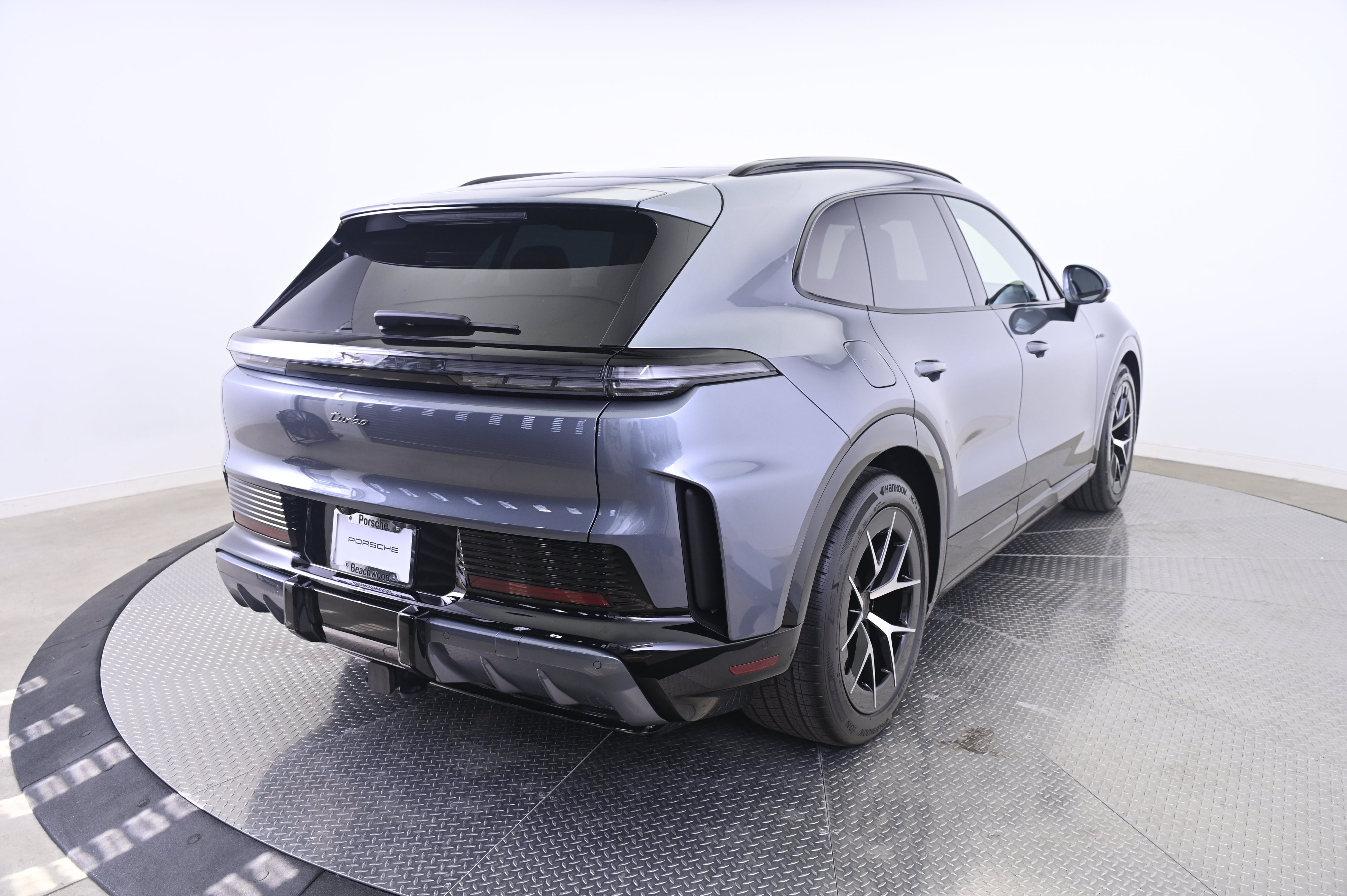 Certified 2026 Porsche Cayenne Turbo AWD/4WD image 7
