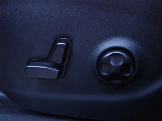 Used 2018 Jeep Cherokee Trailhawk w/ Cold Weather Group image 12