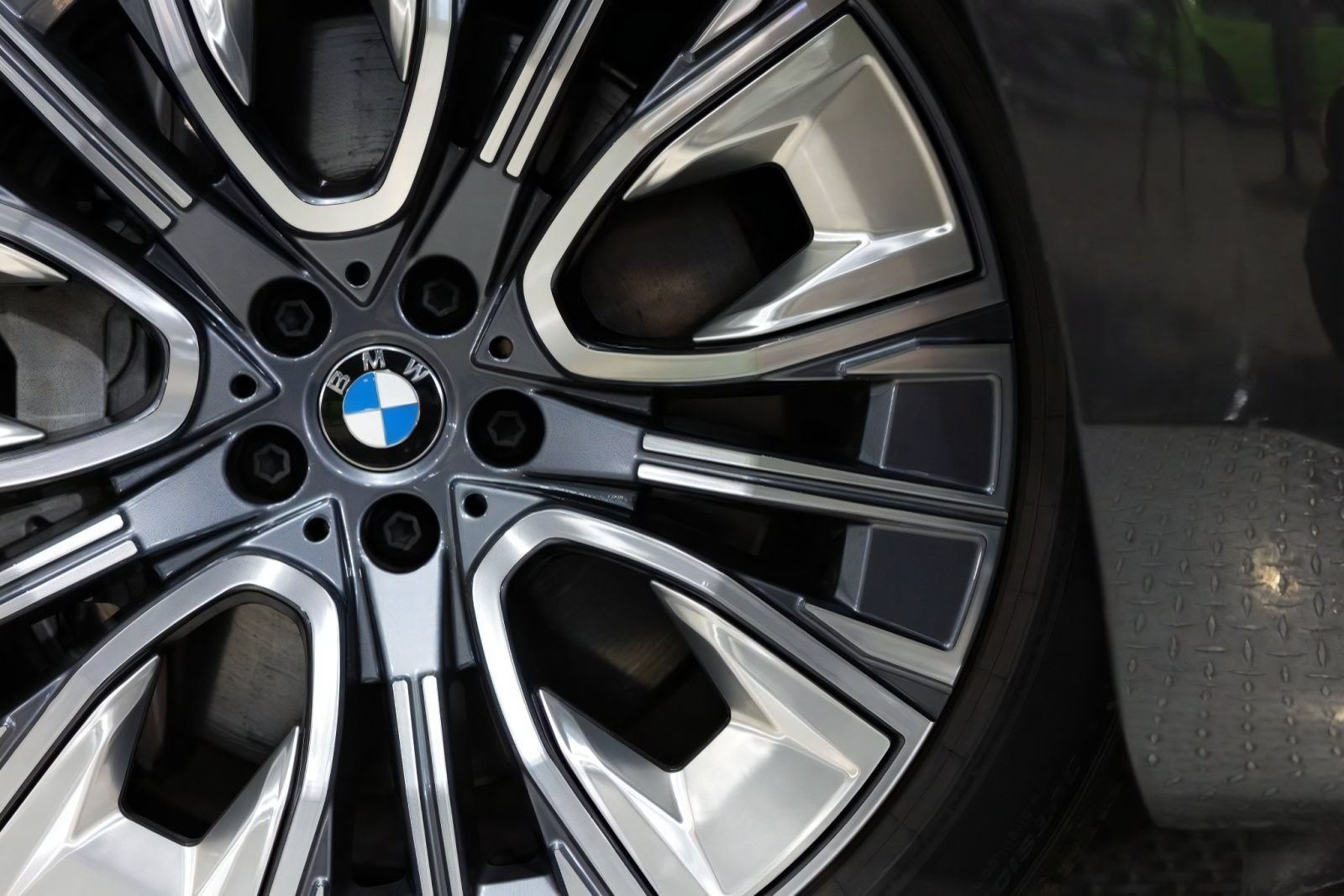 Used 2025 BMW i7 xDrive60 AWD/4WD image 26