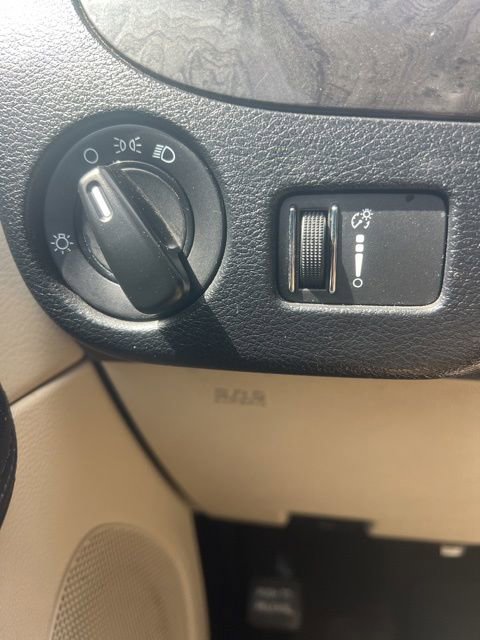 Used 2018 Dodge Grand Caravan SE w/ UConnect Hands-Free Group FWD image 21