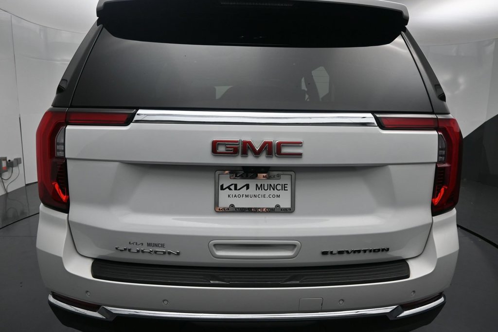 Used 2025 GMC Yukon Elevation w/ Elevation Premium Package AWD/4WD image 9
