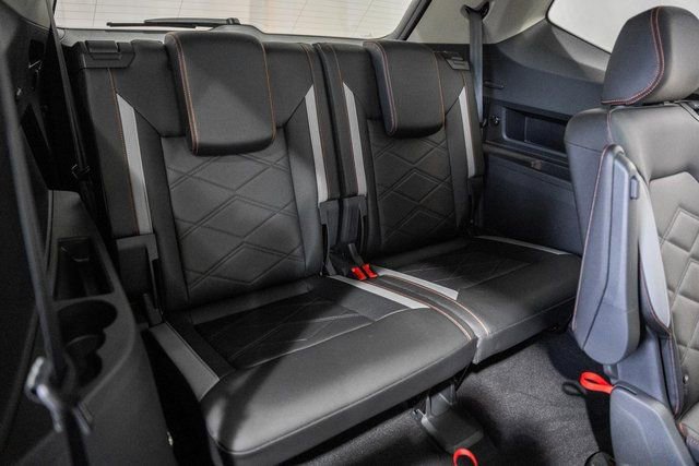 Used 2025 Volkswagen Atlas Peak Edition SE image 36