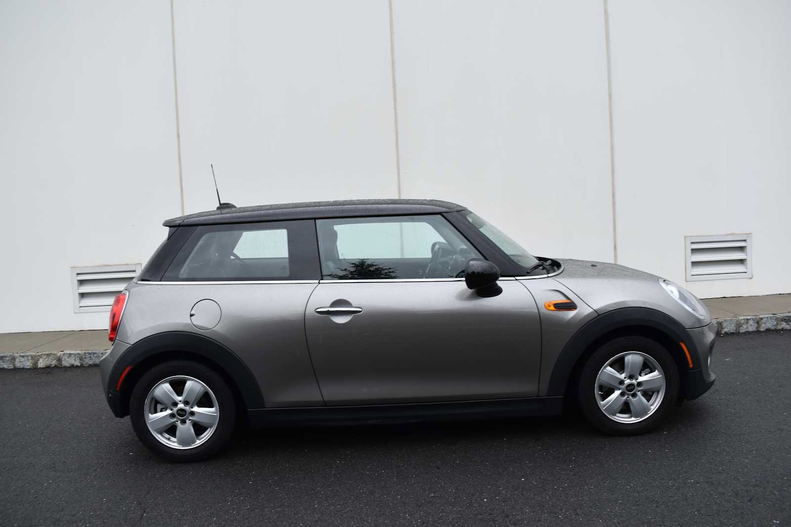 Used 2017 MINI Cooper 2-Door Hardtop FWD image 4