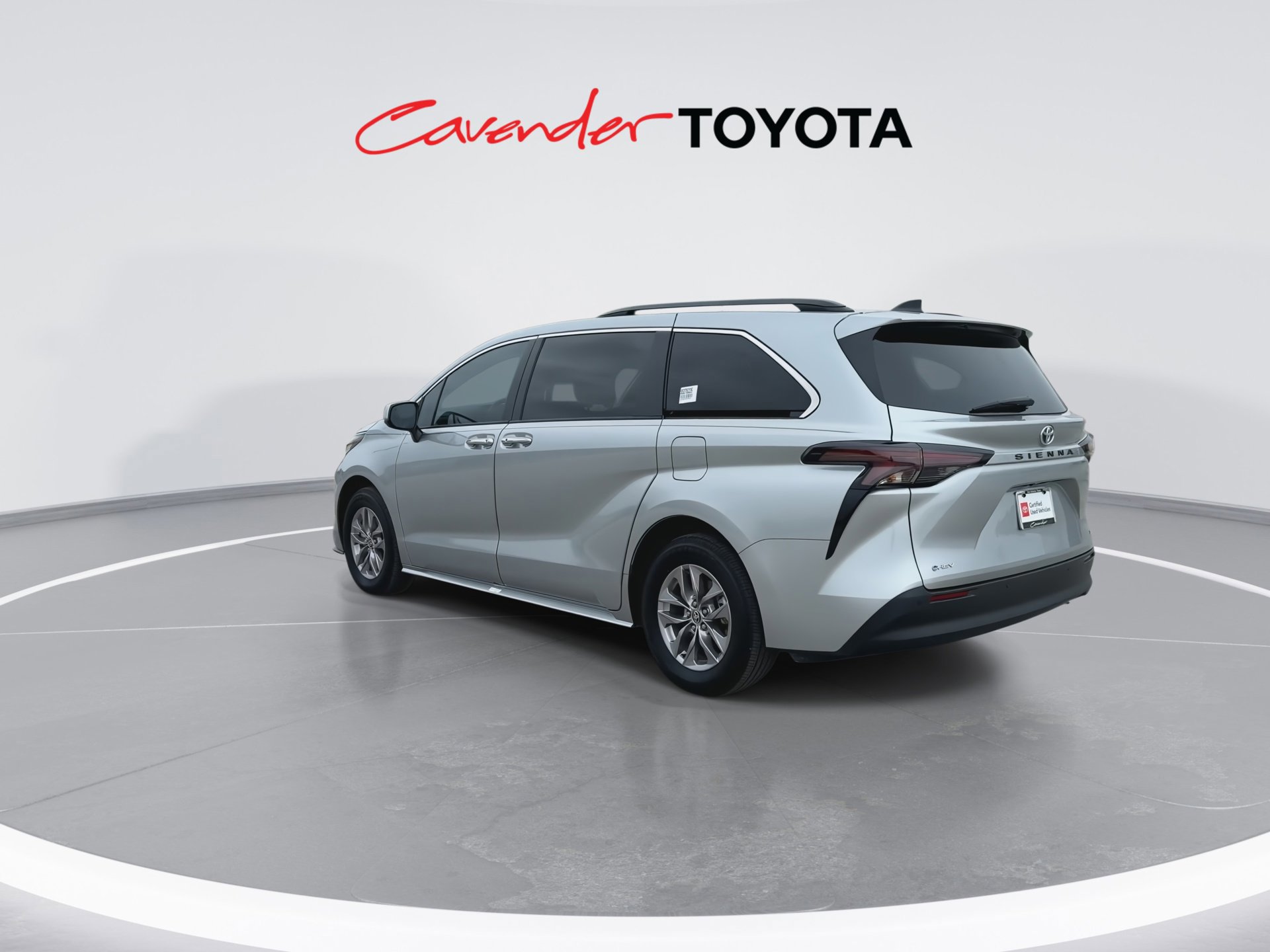 Certified 2025 Toyota Sienna XLE FWD image 6