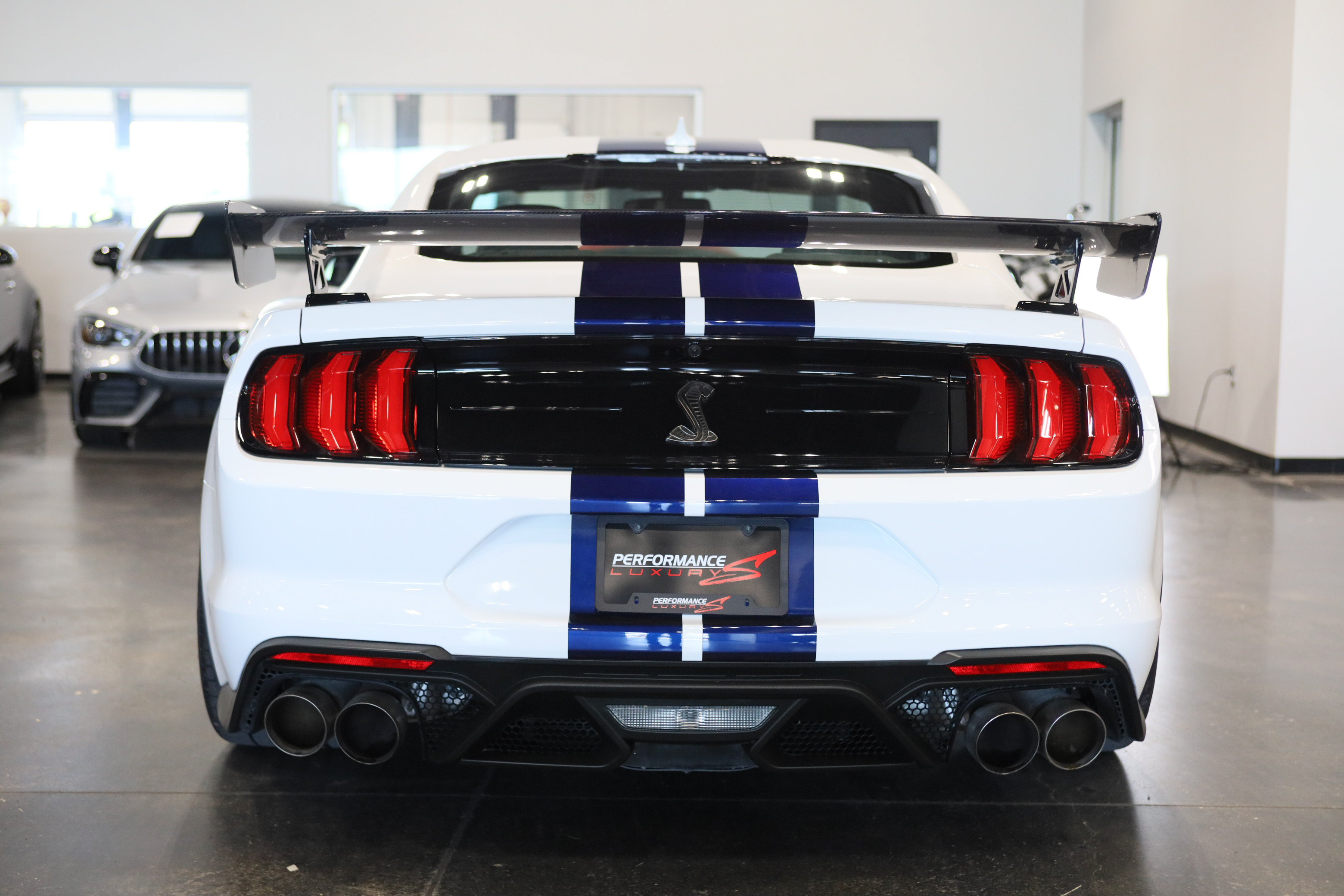 Used 2021 Ford Mustang Shelby GT500 w/ Carbon Fiber Track Pack RWD image 5