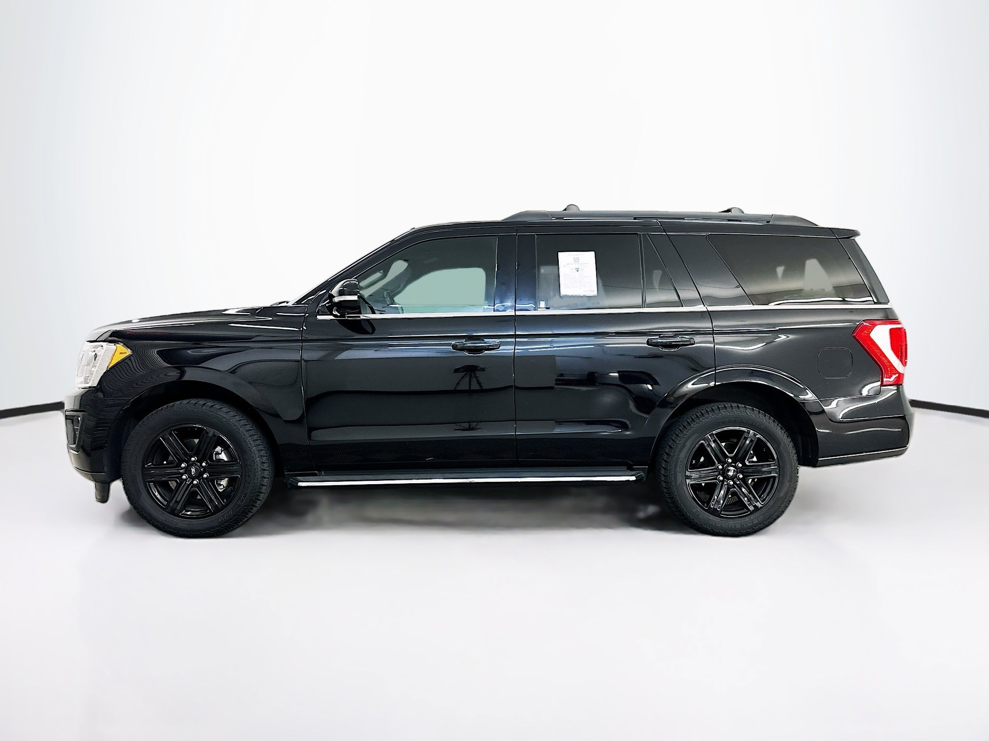 Used 2020 Ford Expedition XLT w/ Equipment Group 202A AWD/4WD image 4