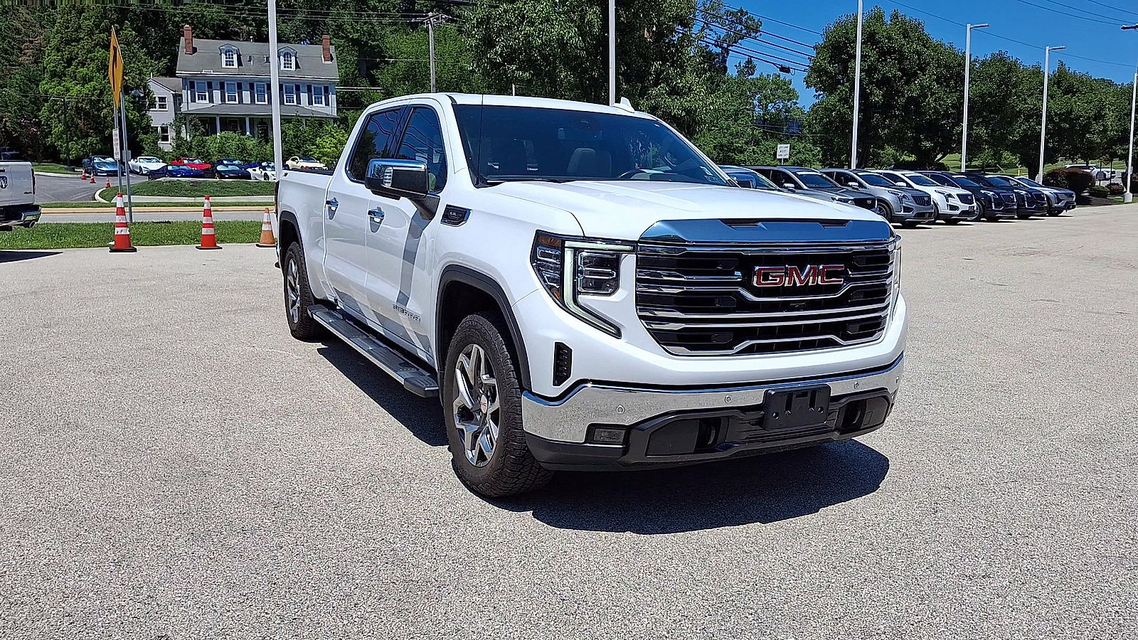 Used 2022 GMC Sierra 1500 SLT w/ SLT Premium Plus Package AWD/4WD image 3