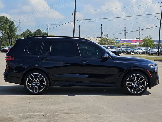 Used 2025 BMW X7 xDrive40i w/ M Sport Package AWD/4WD image 4