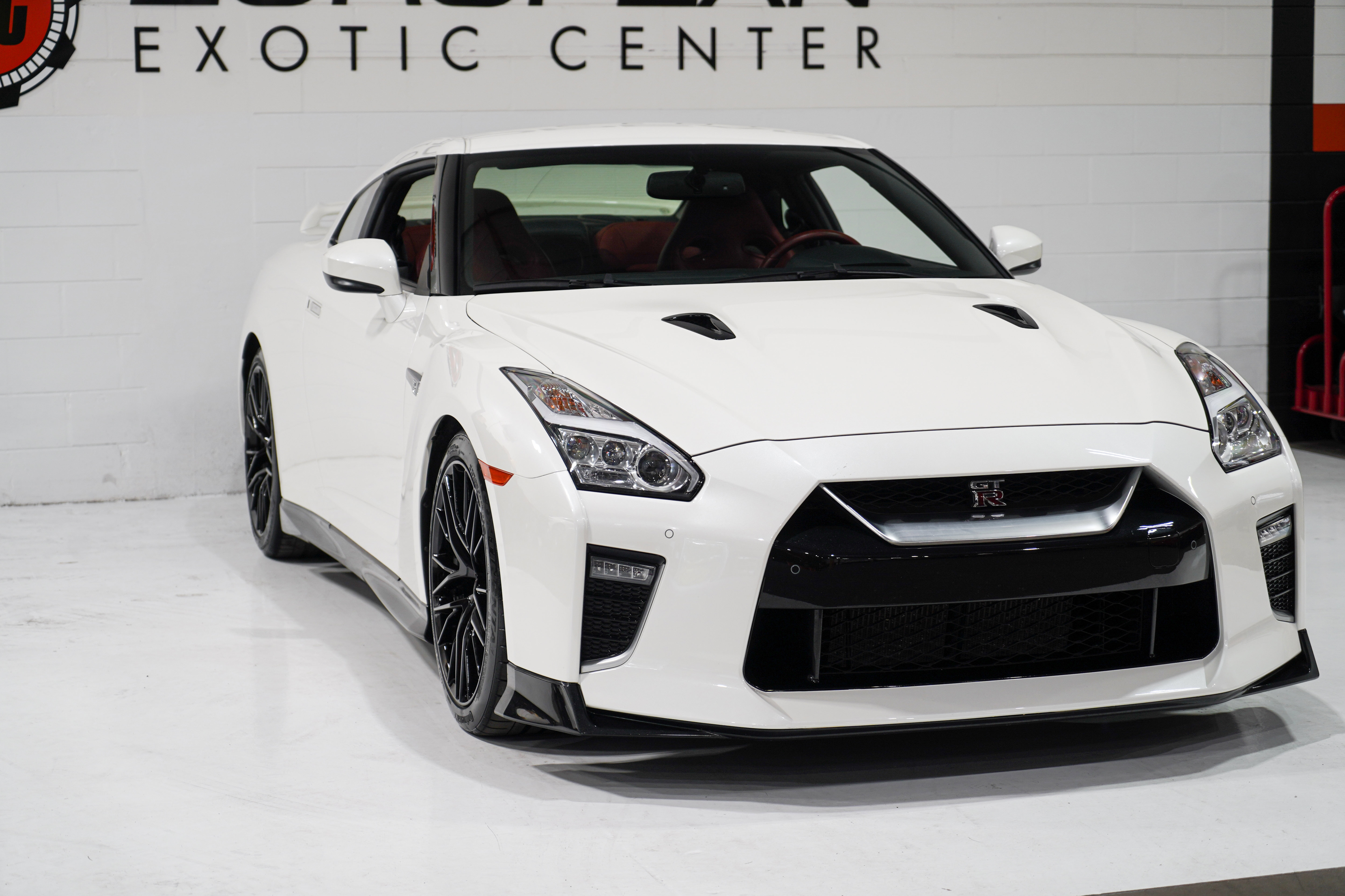 Used 2021 Nissan GT-R Premium AWD/4WD image 29