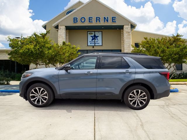 Used 2025 Ford Explorer ST-Line AWD/4WD image 2