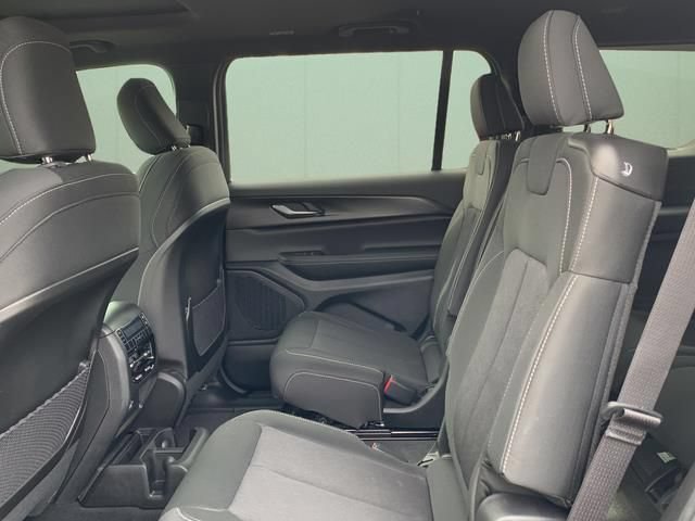 Used 2025 Jeep Grand Cherokee L Laredo AWD/4WD image 23