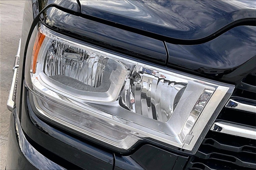 Used 2024 RAM 2500 Big Horn w/ Sport Appearance Package image 31