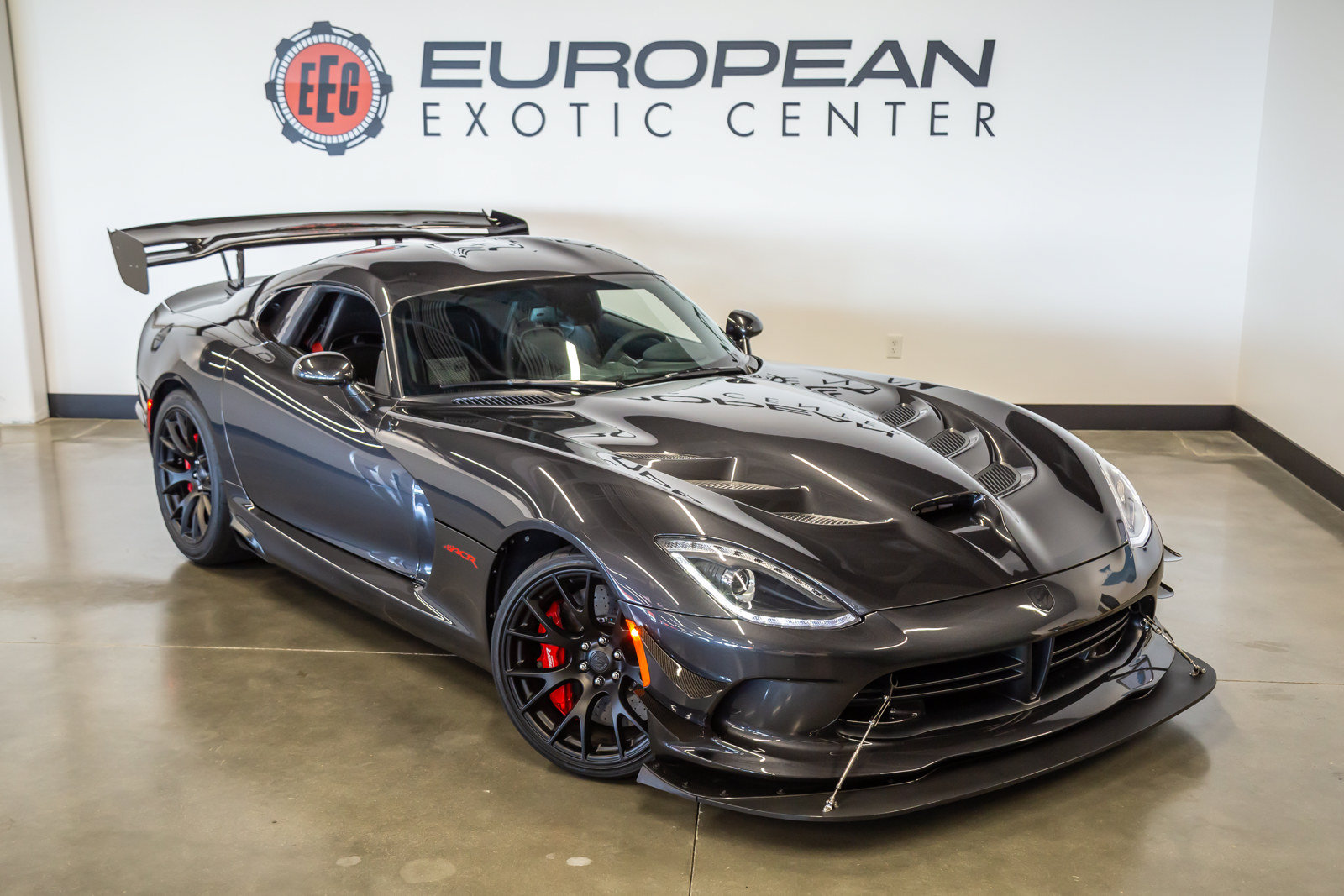 Used 2016 Dodge Viper ACR w/ Exterior Carbon Fiber Package RWD image 2