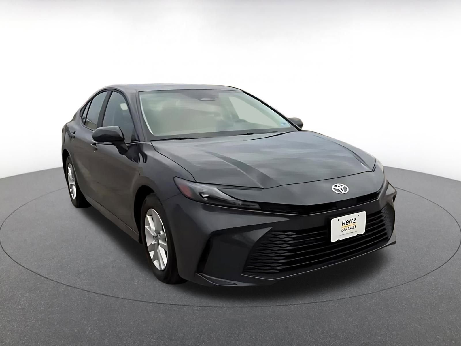 Used 2025 Toyota Camry LE image 3