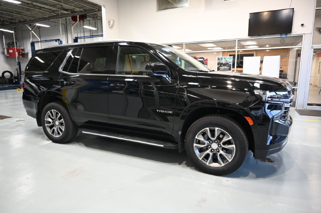 Used 2024 Chevrolet Tahoe LT w/ Luxury Package AWD/4WD image 4