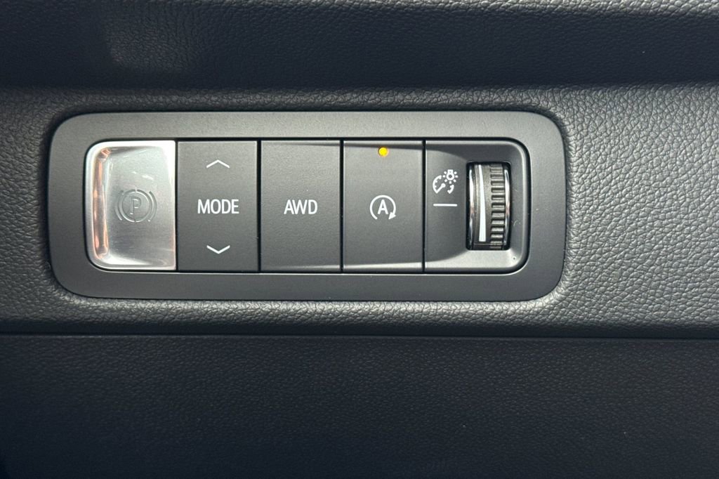 Used 2025 Chevrolet Traverse Z71 AWD/4WD image 33