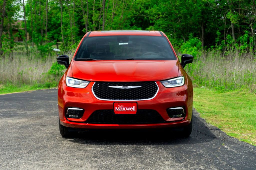 New 2026 Chrysler Pacifica Limited FWD image 4