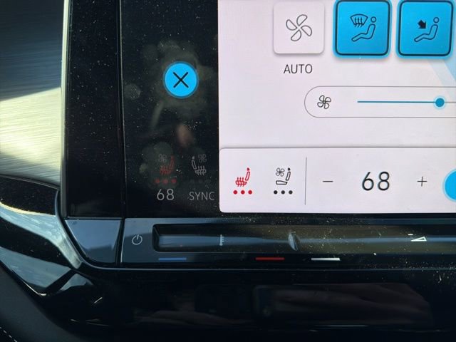 Used 2024 Volkswagen Atlas Cross Sport SE image 30