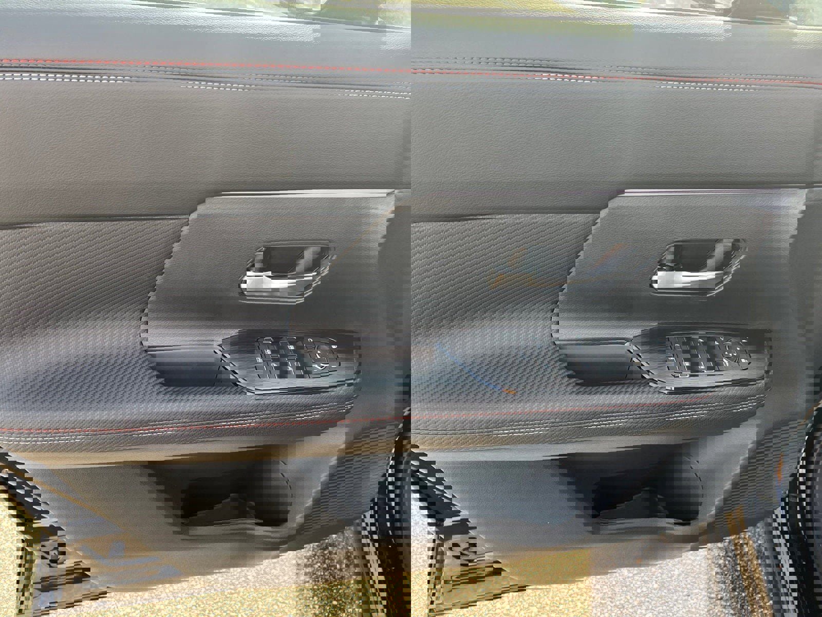 New 2026 Nissan Kicks SR w/ Cold Weather Package image 10