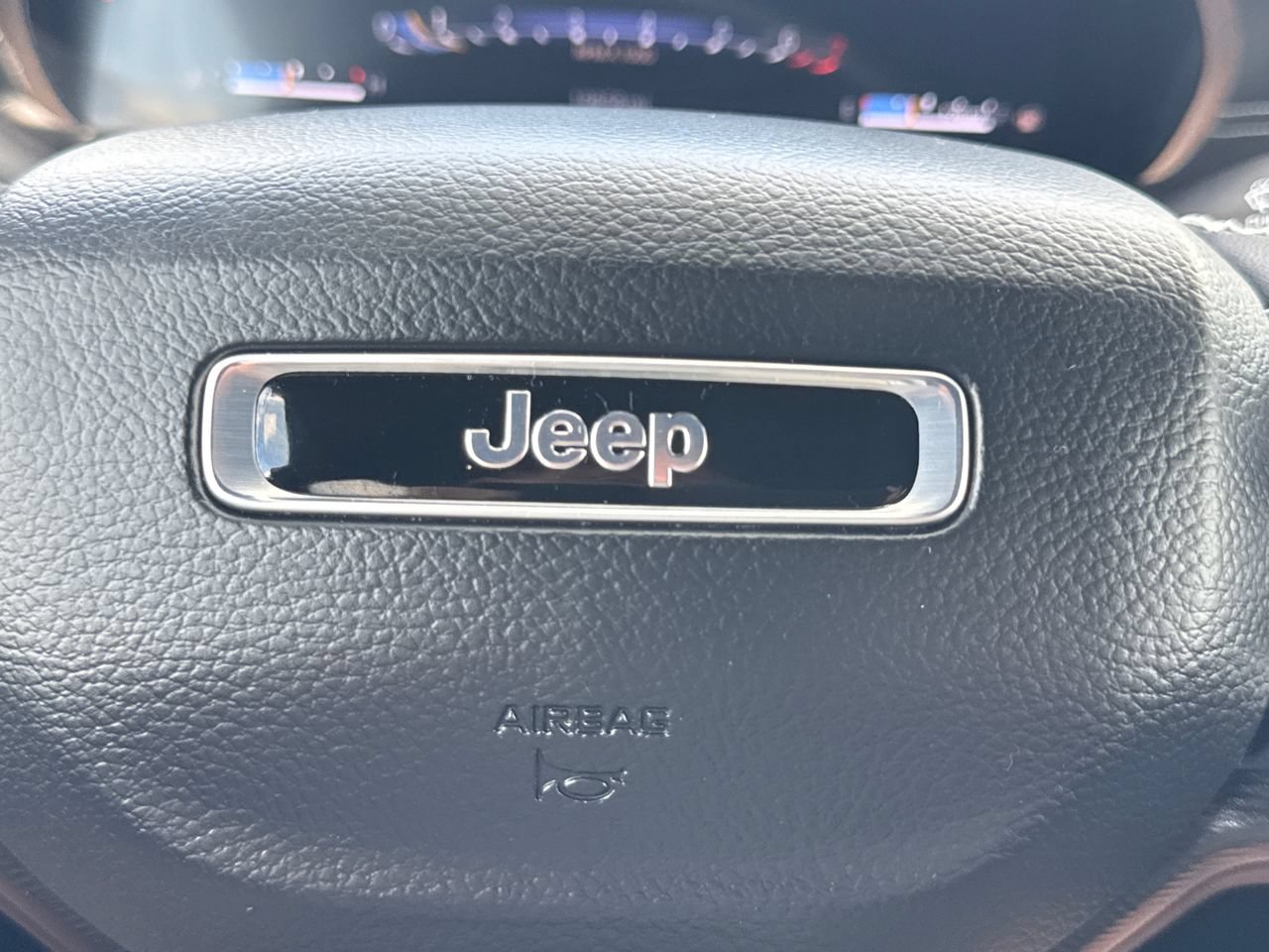 Used 2025 Jeep Grand Cherokee L Laredo AWD/4WD image 28