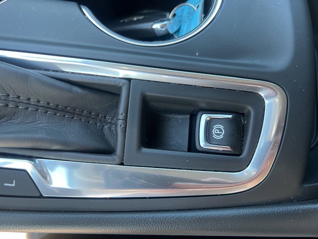 Used 2021 Chevrolet Equinox LT w/ LPO, Floor Liner Package image 16