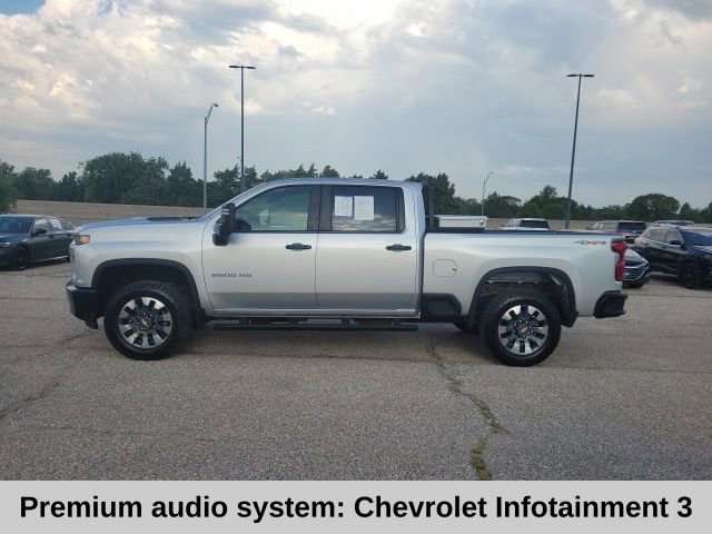 Used 2022 Chevrolet Silverado 2500 Custom w/ Custom Value Package image 3