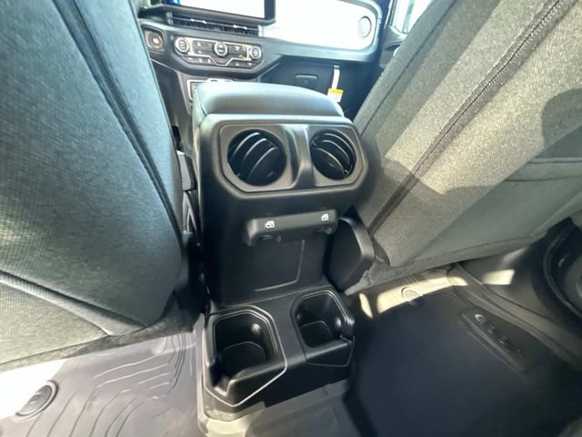 New 2025 Jeep Gladiator Sport image 6