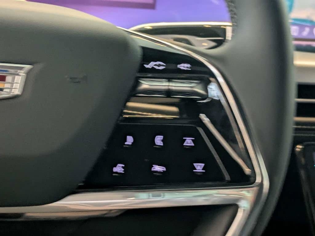 New 2026 Cadillac Escalade Sport w/ LPO, ONYX Package AWD/4WD image 31