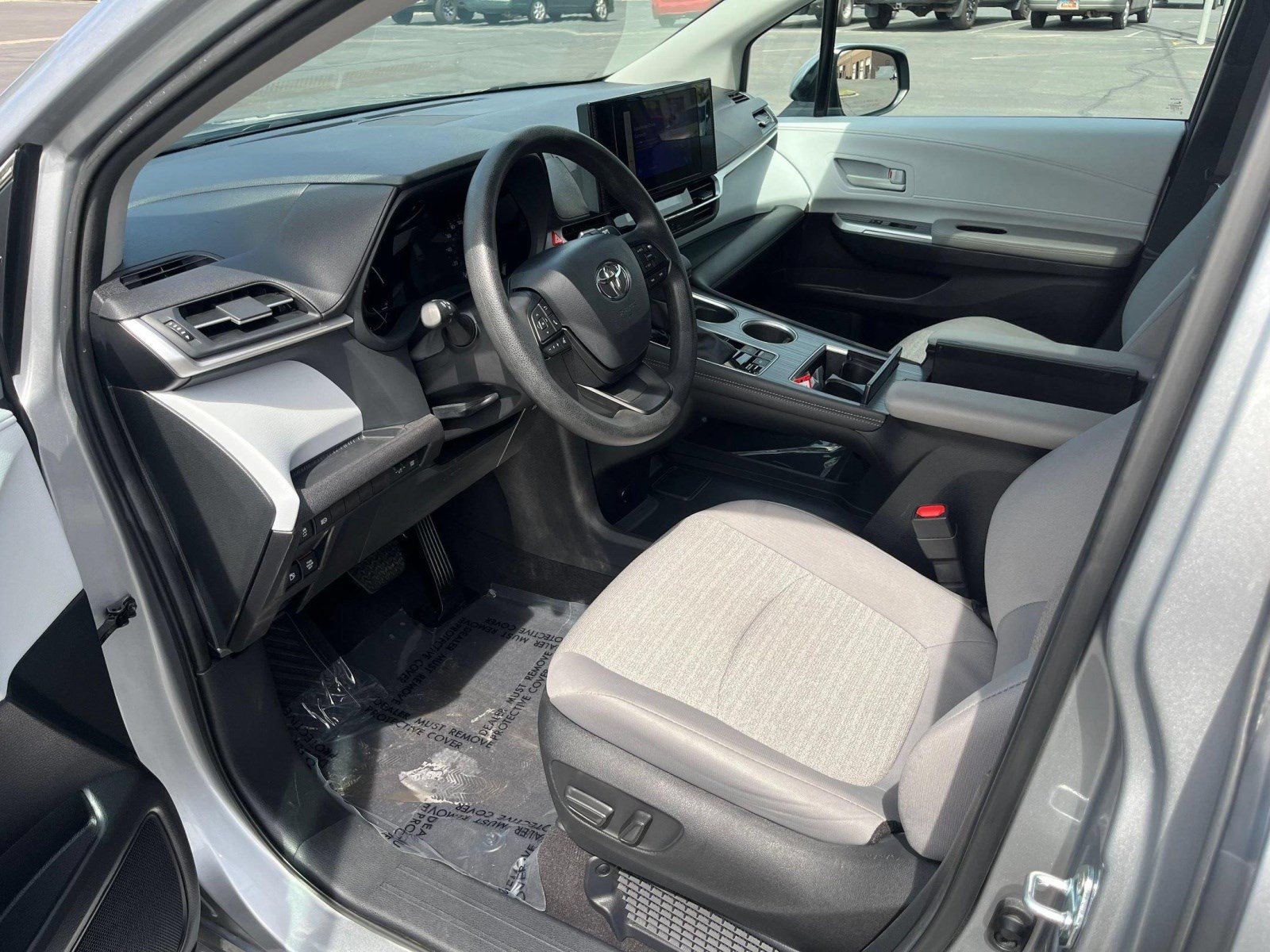 Used 2025 Toyota Sienna LE w/ LE Plus Package AWD/4WD image 11