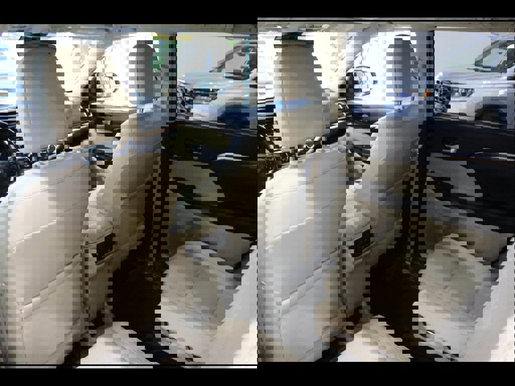 Used 2019 Toyota Highlander Limited image 16