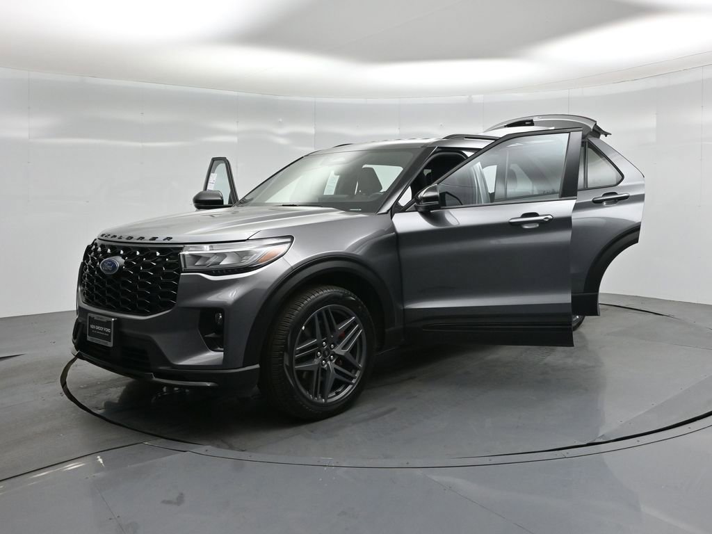 Used 2025 Ford Explorer ST-Line w/ ST-Line Street Pack image 32