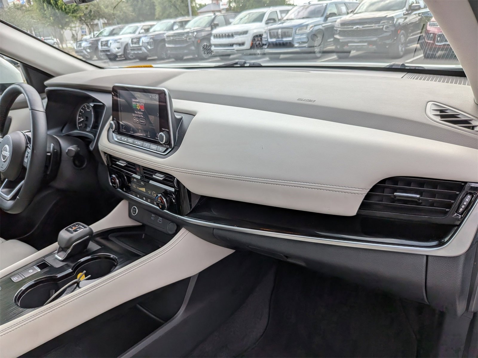 Used 2022 Nissan Rogue SL image 40