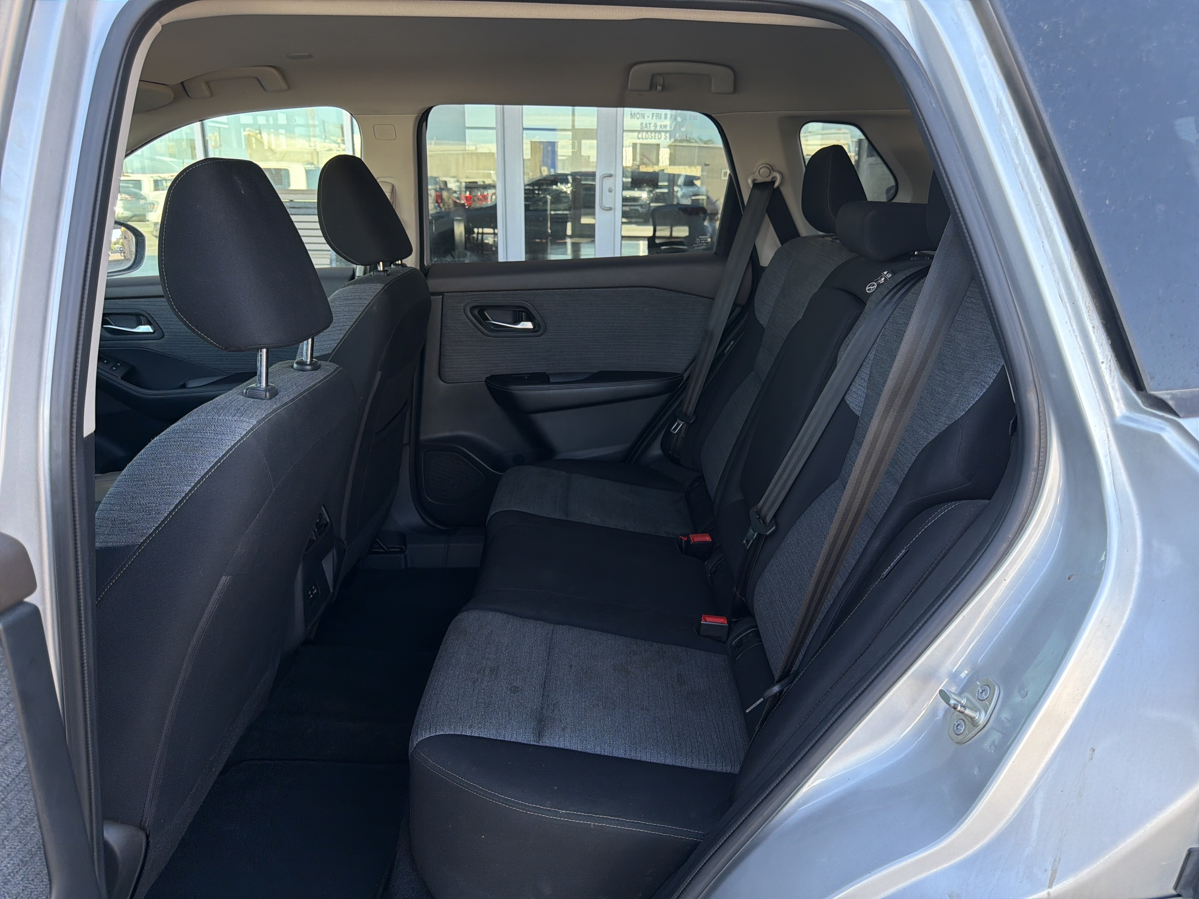 Used 2023 Nissan Rogue SV FWD image 8