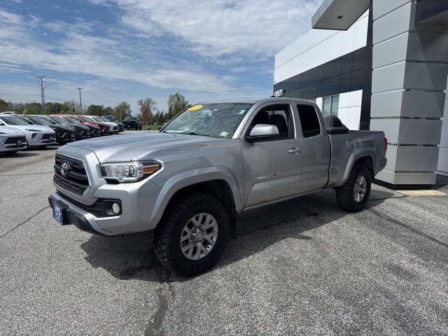 Used 2017 Toyota Tacoma SR5 w/ Tow Package AWD/4WD image 3
