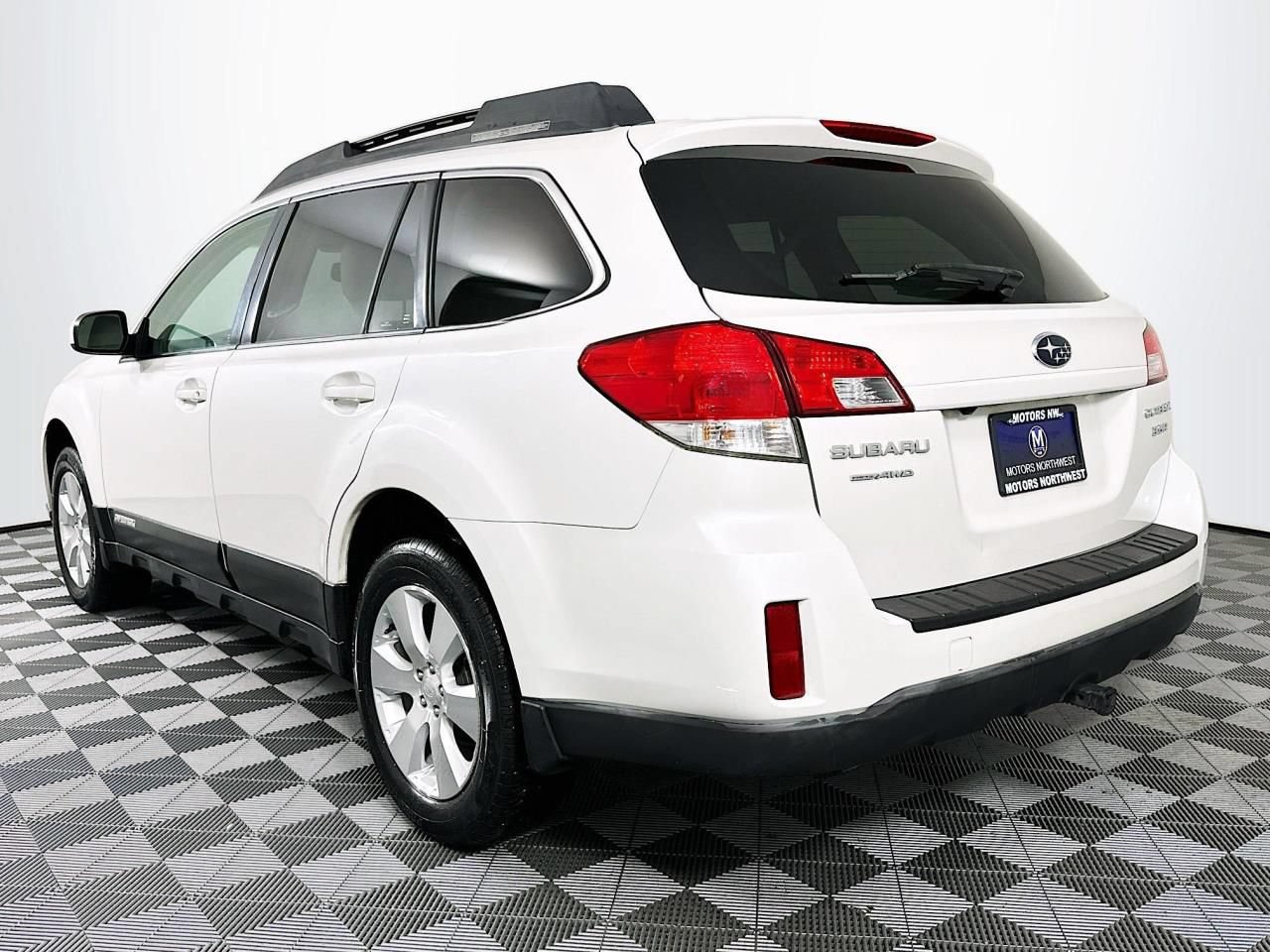 Used 2010 Subaru Outback 3.6R Limited AWD/4WD image 7