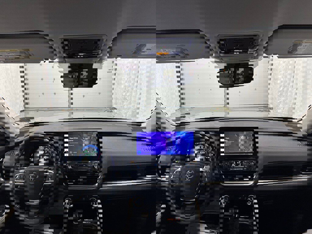 Used 2025 Toyota Grand Highlander AWD image 26