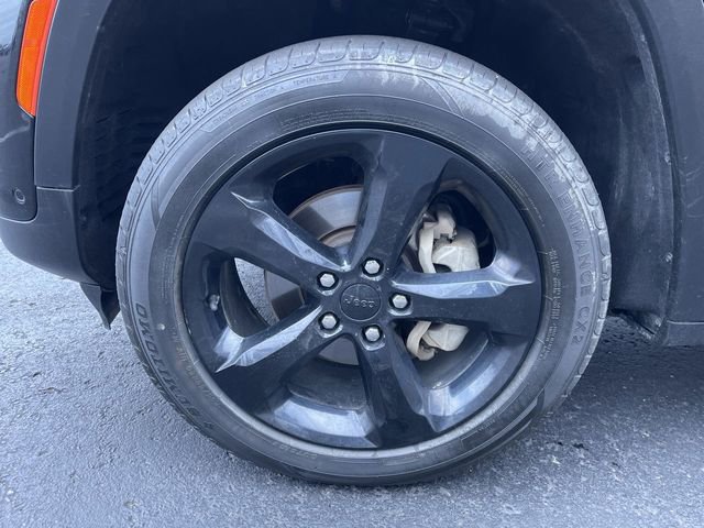 Used 2023 Jeep Grand Cherokee Limited w/ Luxury Tech Group II image 32