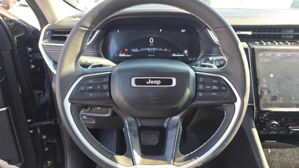 Used 2023 Jeep Grand Cherokee Limited AWD/4WD image 14