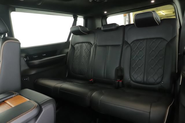 Used 2025 Jeep Grand Wagoneer L Series III w/ Rear Seat Video Group 1 AWD/4WD image 33