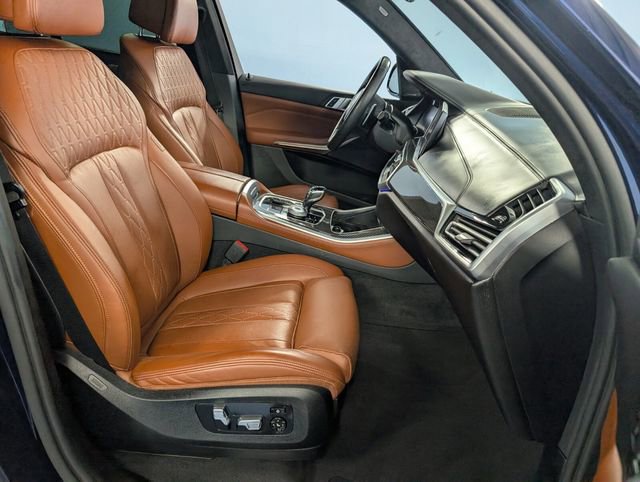 Used 2022 BMW X5 M50i w/ Executive Package image 17