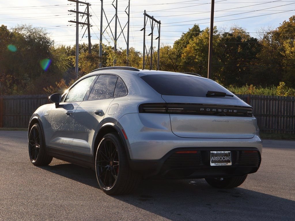Certified 2025 Porsche Macan 4S Electric AWD/4WD image 3