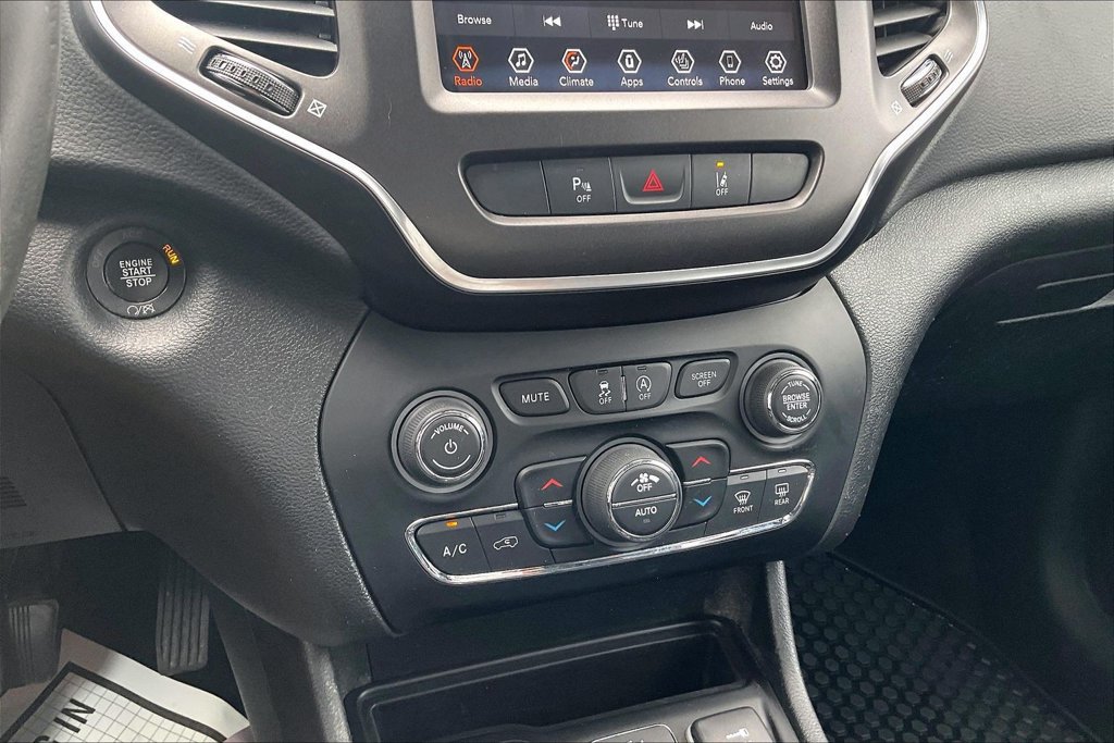 Used 2021 Jeep Cherokee Trailhawk AWD/4WD image 17